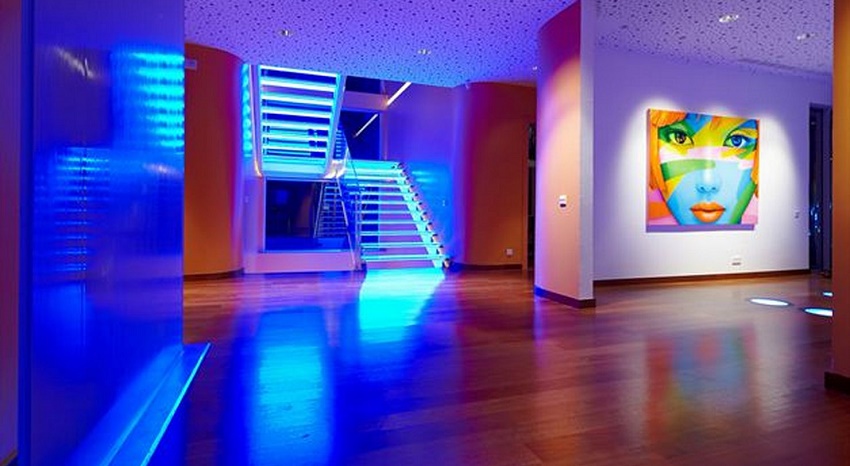 luz-led-iluminacion-excalera-casaymantel-decoracion